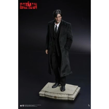 Bruce Wayne (Standard Edition) - Queen Studios InArt PT002-2S The Batman 1/6th Scale Collectible Figure 4 Bruce Wayne (Standard Edition) - Queen Studios InArt PT002-2S The Batman 1/6th Scale Collectible Figure - Image 2
