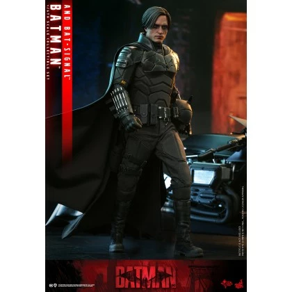 Batman And Bat-Signal - Hot Toys MMS641 The Batman 1/6th Scale Collectible Set 3 Batman And Bat-Signal - Hot Toys MMS641 The Batman 1/6th Scale Collectible Set - Image 3