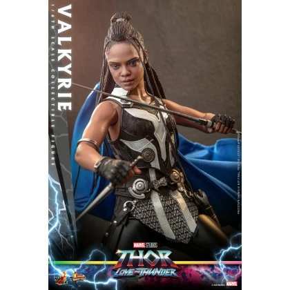 Valkyrie - Hot Toys MMS673 Thor Love And Thunder 1/6th Scale Collectible Figure 6 Valkyrie - Hot Toys MMS673 Thor Love And Thunder 1/6th Scale Collectible Figure - Image 6