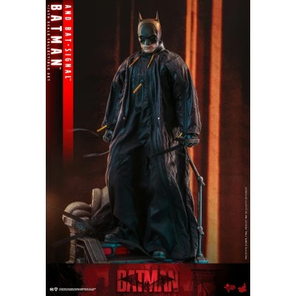 Batman And Bat-Signal - Hot Toys MMS641 The Batman 1/6th Scale Collectible Set 4 Batman And Bat-Signal - Hot Toys MMS641 The Batman 1/6th Scale Collectible Set - Image 4