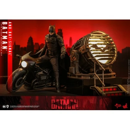 Batman And Bat-Signal - Hot Toys MMS641 The Batman 1/6th Scale Collectible Set 2 Batman And Bat-Signal - Hot Toys MMS641 The Batman 1/6th Scale Collectible Set - Image 2