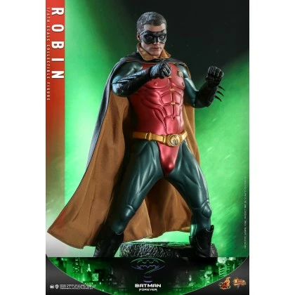 Robin - Hot Toys MMS594 1/6th Scale Collectible Figure 2 Robin - Hot Toys MMS594 1/6th Scale Collectible Figure - Image 2
