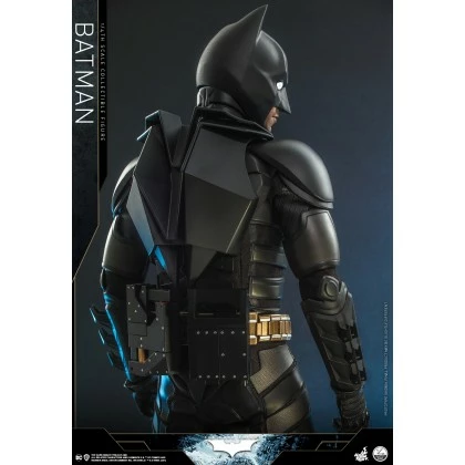Batman - Hot Toys QS019 The Dark Knight Trilogy 1/4th Scale Collectible Figure 4 Batman - Hot Toys QS019 The Dark Knight Trilogy 1/4th Scale Collectible Figure - Image 4
